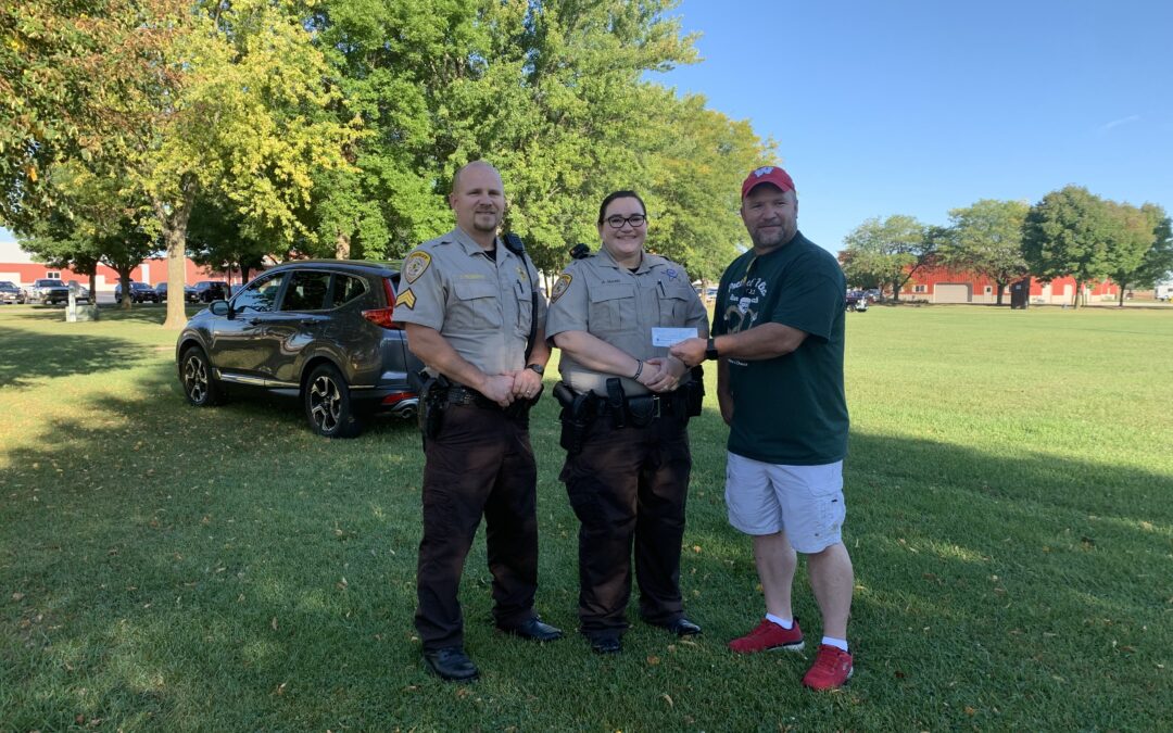 $1,000 Grant Awarded To Sheriff’s Deputy Association’s Shop With A Cop
